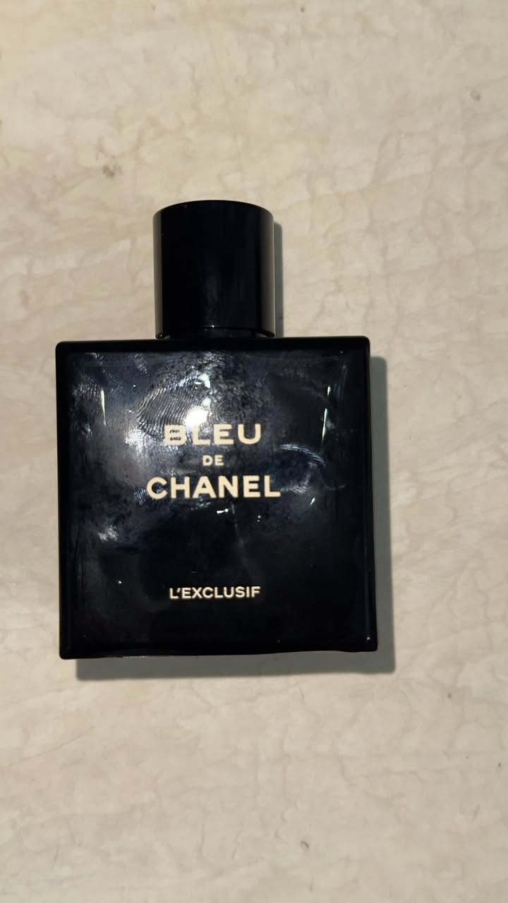عطر BLUE DE CHANEL L'EXCLUSIF اصلي
مشتري من مطار بغداد 100ML راش منه حوالي 20
رشة سبب البيع مناسبني ابيعة ب 370 وبي مجال بسيط مكاني بغداد الي يريد نتفاهم على السعر يراسلني على رقمي واتساب ***********
