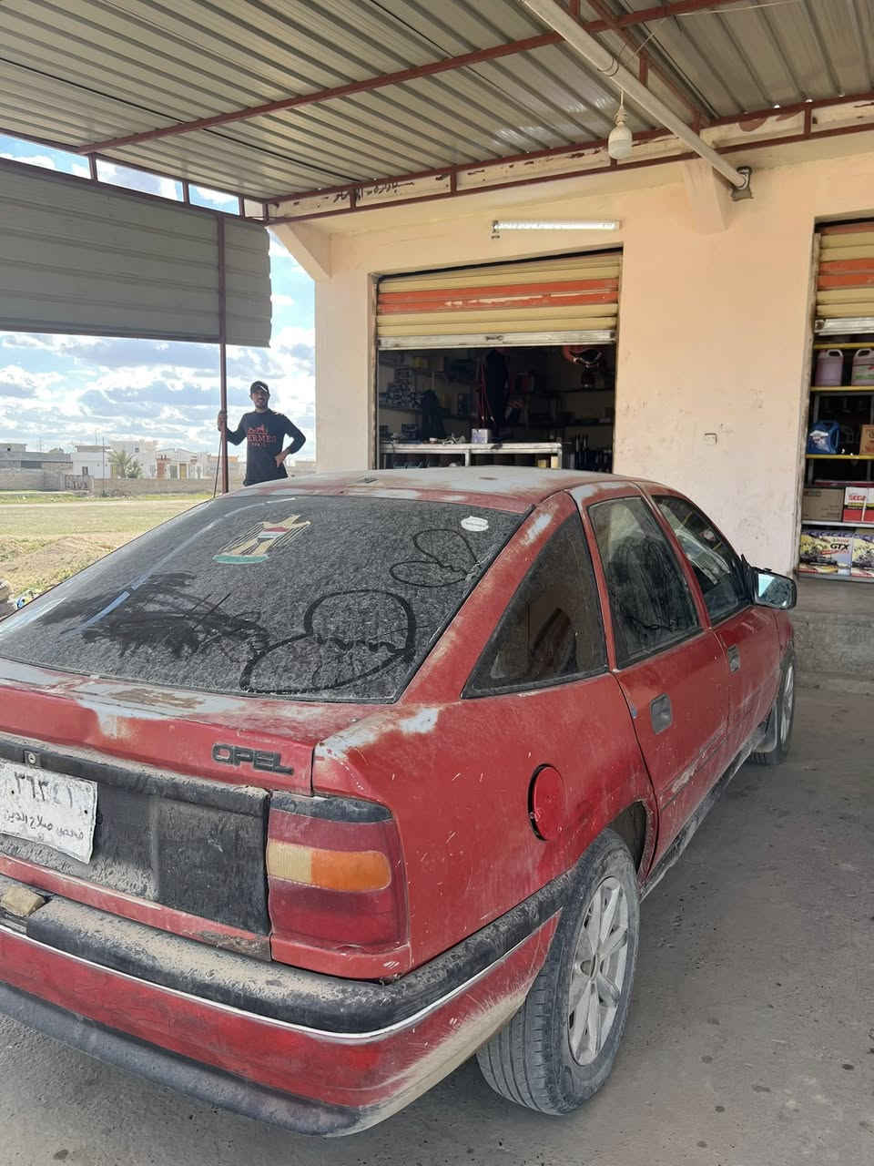 اوبل فكترا ماعرف شكد موديلها
كير محرك زربه بس يمشن 
صدرها من تظرب طسه يكول اخ
مابيها بس التواير زينات 
سعر 16 وبها مجال 
رقم فحص صلاح الدين 
صاحبها موجود وعندي وكاله بيها 
***********
