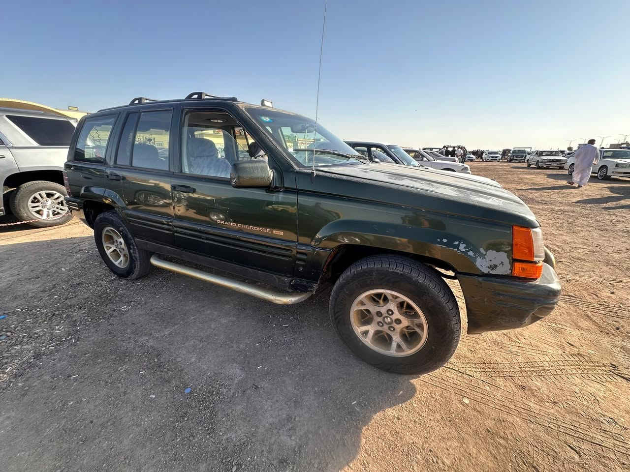 السلام عليكم
للبيع جيب شيروكي مديل 1998 محرك VVT3000 محرك وكير جدد رقم بصره انگليزي باسمي شرط التحويل زوج تايرات امامي جدد سياره كفاله بلاصوليات ومن الكصه ولباقي شوف العين  السعر 38 المكان البصره رقم التليفون ***********
