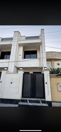 ⸻  للبيع – بيت في منطقة السيــديه  📏 المساحة: 80 متر  🏠 الواجهة: 4 متر...