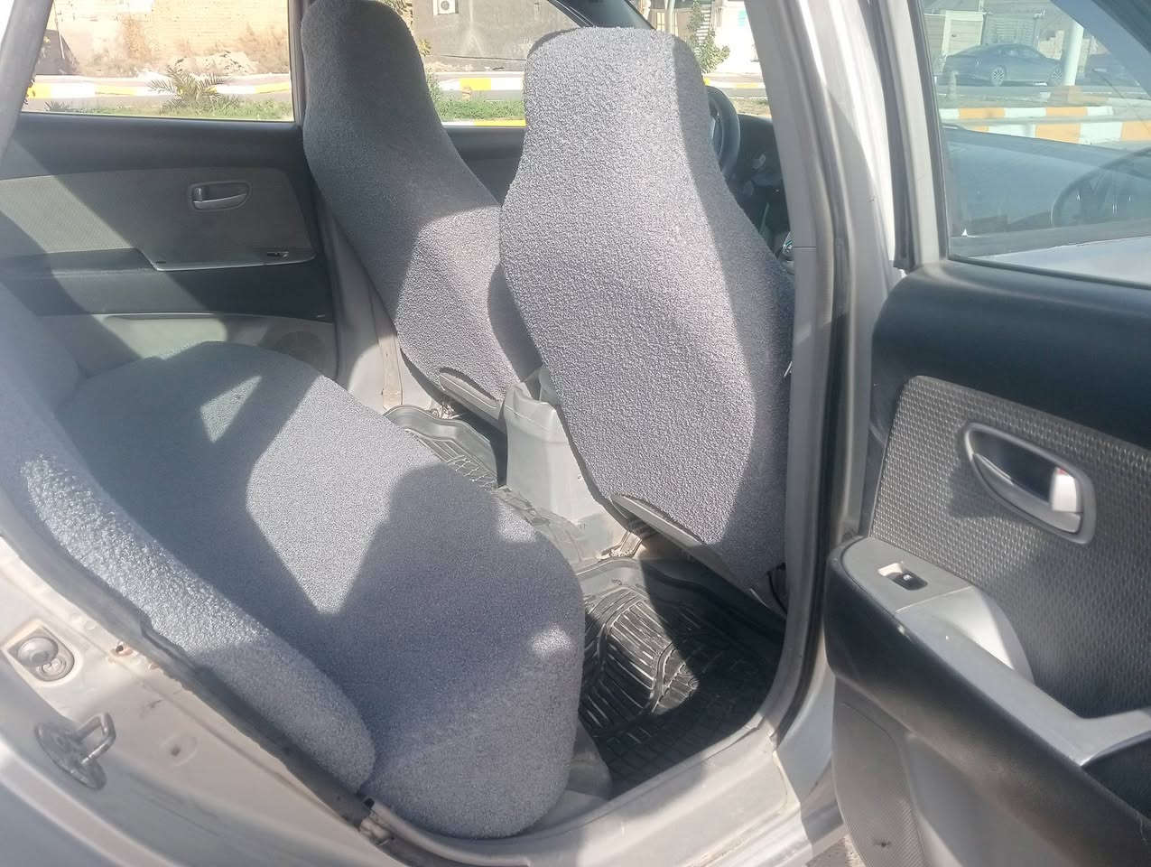 السلام عليكم الانترا موديل 2007 رقم بابل تحويل ثاني يوم  سنويه لغايه 27 مكينه وكير شرطه الفحص تبريد شغال تخم تاير جديد مكفوله من العيب الشرعي حداديه حلوه كهربائيات كلها شغاله السعر 77 بيها مجال العنوان ناصريه مركز شارع يا حسين الاستفسار على الرقم الموجود ***********
