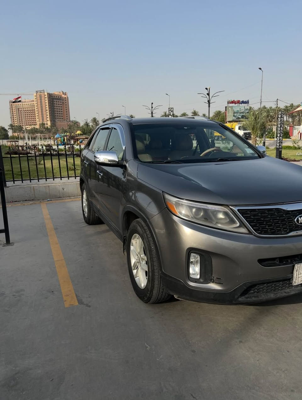 السلام عليكم 
كيا سورنتو 2014 وارد امريكي
رقم بغداد بأسمي 
المواصفات 
شاشة لمس صغيرة 
كشنات وارضية جلد
كامرة خلفية
بردات خلفية
تحكمات ستيرن
تدفئة بالكراسي
اشاير بالمري 
لايتات لد
حساسات
محرك 2400 
5 راكب 
تايرات جديدة
باتري جديد 
صدر امامي وخلفي جديد 
يدات نيكل 
حادثها ضربة خفيفة بالصندوق 
+هنا صار بيها بارد بحافة الباب الخلف السائق
تحويل ثاني يوم
*********** موجود اتصال او واتساب
السعر 180 ورقة وبيها مجال بغداد, العراق
