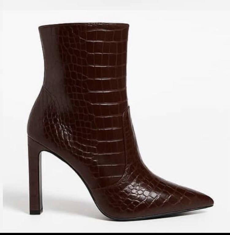 بنات عندي هالبوت "تكرمون" مشتريته من فوغا كلوست ب٧٦$ واريد ابيعه قياس ٤٠ لكن قالبه ضيق يلبس ٣٩ جديد بالباكيت ماملبوس مكاني الموصل الي جادة تريده تبعثلي رسالة


**إذا كنت صاحب هذا الإعلان وتريد حذفه لأي سبب، رجاءا أرسل رسالة إلى الدعم الفني**