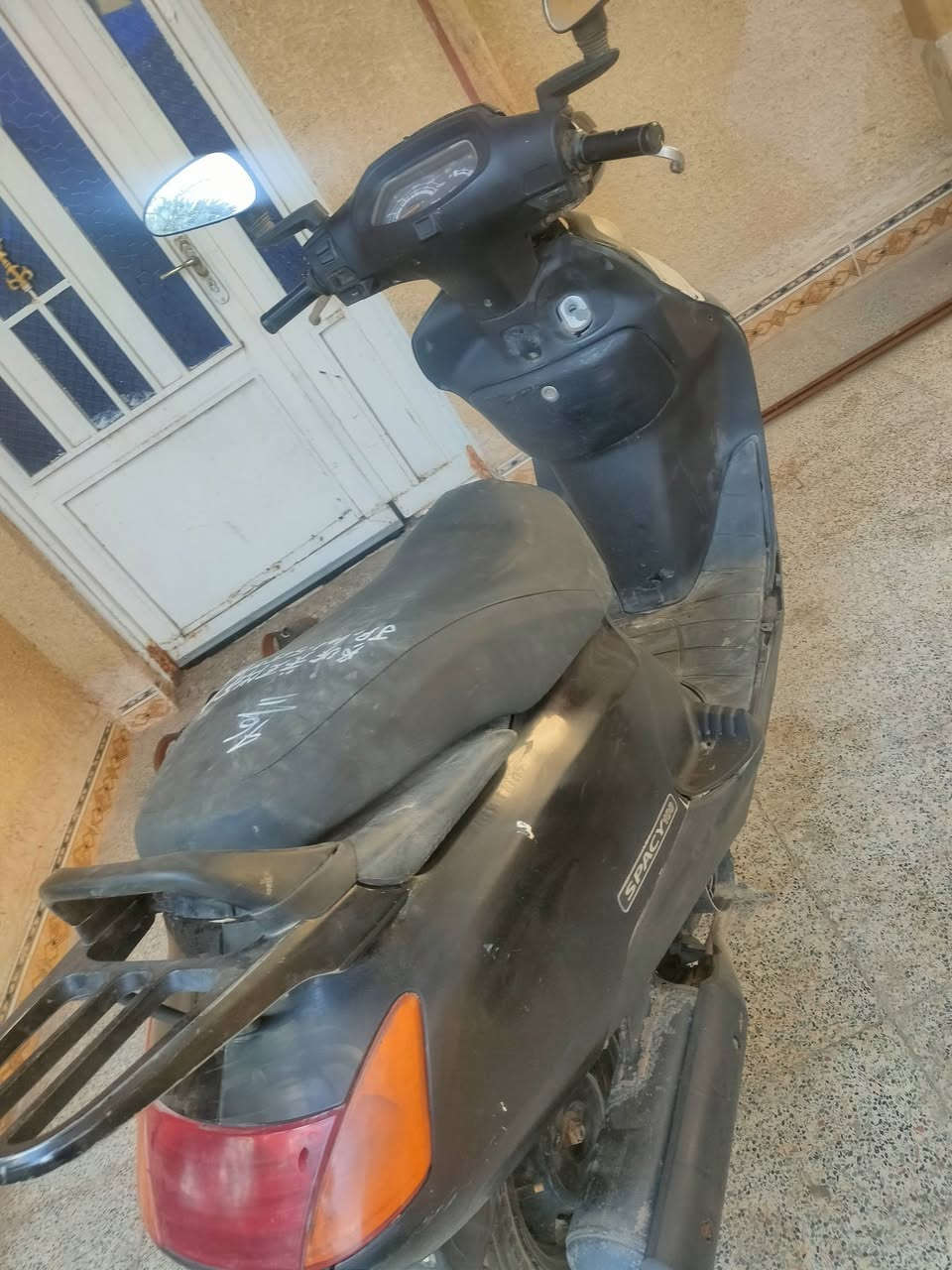 سبيسي ياباني مجفته مكينه ناعمه كفرات اصلي كابريتر اصلي الياباني عداد سرعة وبانزين وقفل جنطة كلشي شغال 
السعر 500 

***********
