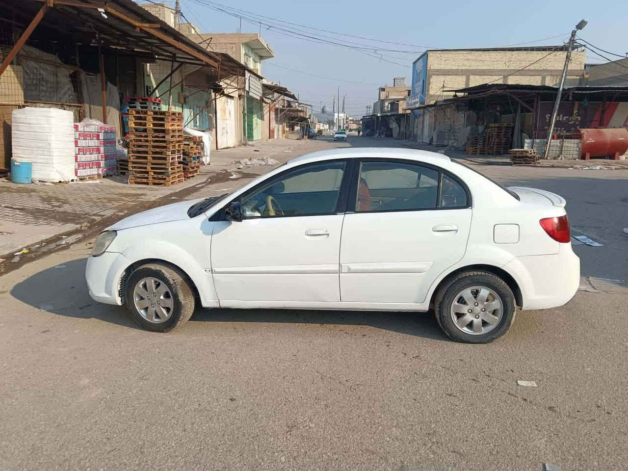 كيا ريو ٢٠١١ بيضاء اللون  رقم انكليزي بسم راعيهه مصبوغه حزام  امتجايه صوب السايق  ٦٥ وبيهه مجال  ***********  هذا رقم صاحب السياره مكلف بالنشر  غير متواجد على النت
