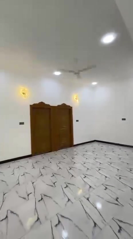 بيت البيع طابو زراعي عراقي اصولي المساحه البيت 150 متر يحتوي البيت على قرف عدد 2 وستقبال وصاله ومطبخ وصحيات علمن البيت فارق تكاتب وتستلم مفتاح العنوان البصره ابو لخصيب طريق الوصطي قرب محيله السعر 95 مليون وبي مجال الستفسار نتصل على الرقم *********** بي واتساب

