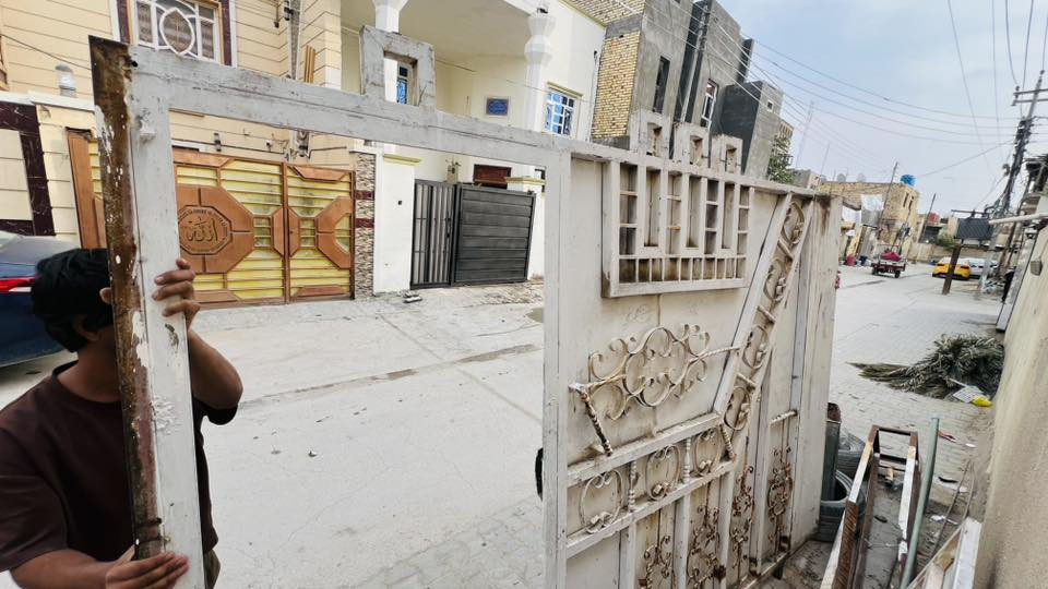 باب حديد سكة للبيع العرض 3 امتر وطول 2 متر . باب حديد ثكيل  ، سعر 150 وبي مجااال  ، مكاني حي العسكري 
رقمي *********** ☎️
