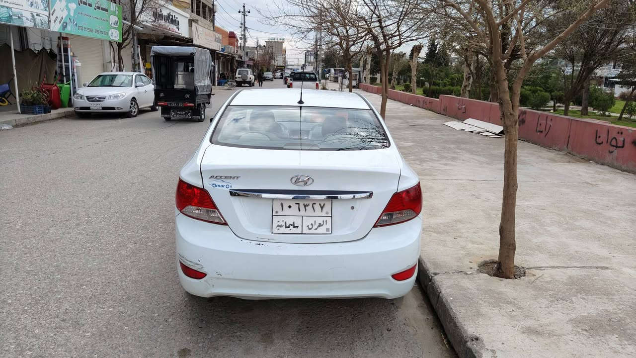 هۆندا اکسێنت 2012 دووپارچە بۆنیت و چەمەلغی دواوەی لای سایەق ناوسندووقی تۆزێکی گرتووە 85کەمێک معامەلە ناونیشان حاجیاوا 
ژ.ت ***********
