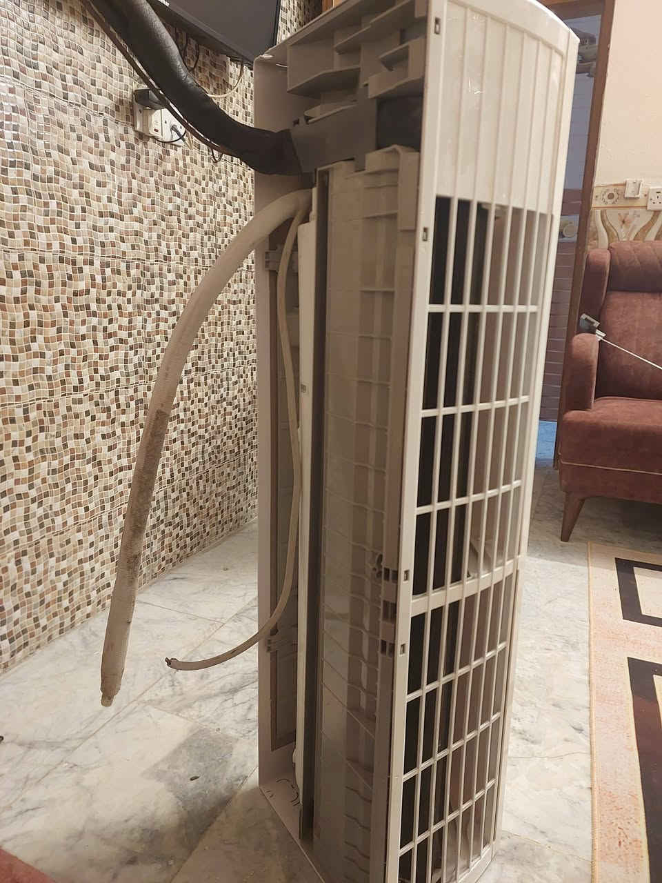 السلام عليكم سبالت للبيع كري ٢ طن نضافه ٩٠% جديد كامل من الغاز وكلشي استخدام شهر فقط وفتحته السعر ٥٠٠الف 
سبلت ميديا ستار نضيف طن ونص فقط مابي غاز طار اثناء الفتح السعر ٣٠٠ الف ***********
