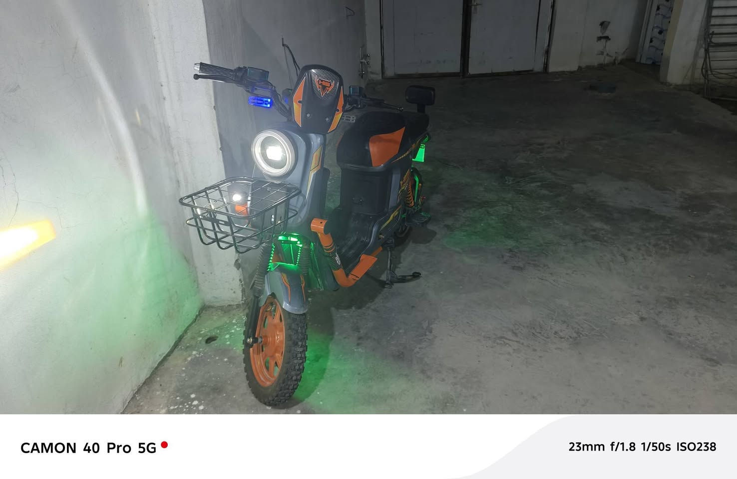 سلام عليكم دراجه شحن R9 MAX 5بطاريات كله شغال فقط يردالهه تبديل جوب للتاير الي وره 
الاستفسار:***********
