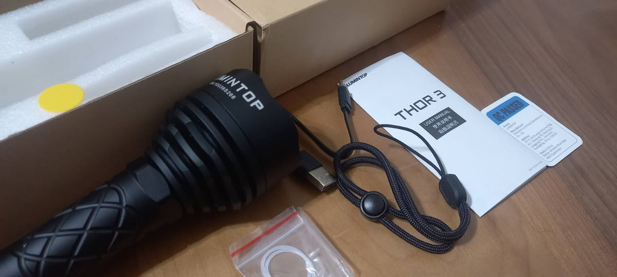 من رخصة الادمن 
لايت ماركة لومنتوب العالمية 
من اقوي الايتات المدي البعيد يصل الي كيلومترين و نص 
(٢٥٠٠ متر )
نظام ليزر 
مضادة للماء و الغبار 
Rgb سويج 
مصنوع بالكامل من المنيوم 
جديد لوك غير مستعمل بالعلبة مع جميع الملحقات و البطارية مال  
الشركة ياخذ شحن تايبسي و لا قطعة بالعلبة منقوصة 
 ( السعر ١٦٥ الف وبي شوي مجال لطيبين )
للإستفسار عالخاص اخوان الأعزاء 
يوجد توصيل لجميع محافظات العراق


**إذا كنت صاحب هذا الإعلان وتريد حذفه لأي سبب، رجاءا أرسل رسالة إلى الدعم الفني**