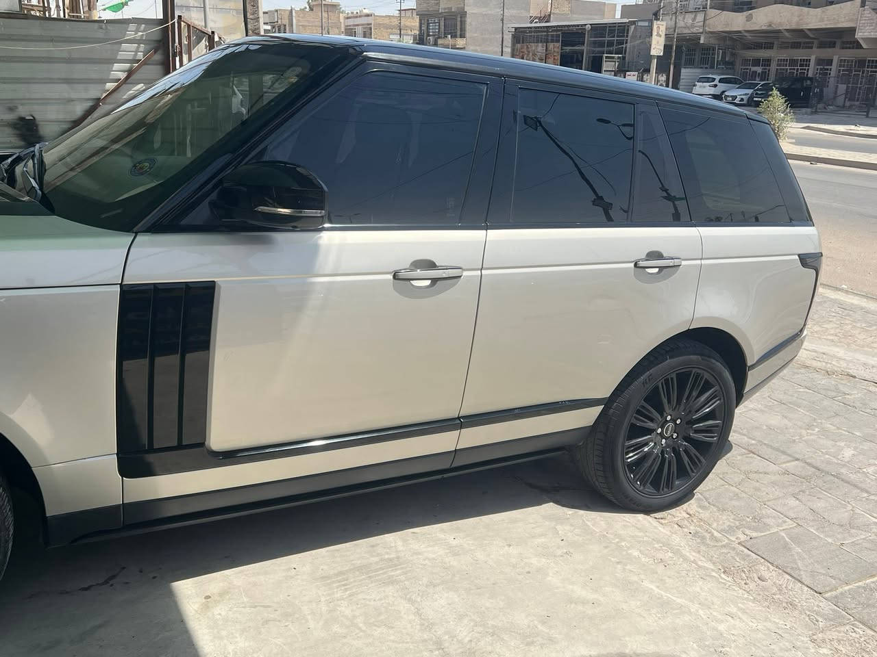 للبيع او مراوس 235$
السلام عليكم ورحمة الله 
رانج روفر فوك 
للبيع او مراوس دزلي صور وتفاصيل 
عل رات ساب ***********
خليجي سردار. الموديل 13
محرك بانزين سوربر جارج
ماشية 139 صبغ بنيد فقط جراد 
رقم وهزة وسنوية جديد بسمي
السيارة محدثة 21 امامي وخلفي 
السيارة جاهزة محرك كير تبريد
فول ابواب شفط دوس كهرباء هواي مواصفات
السيارة عليها ادامة كاملة جاهزة وحلوة 
مكان السيارة بغداد السعر 235 وبيها مجال
