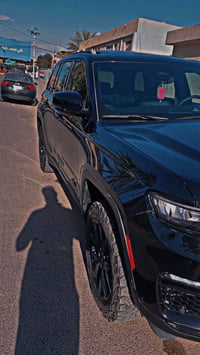 🚗 Jeep Grand Cherokee Laredo  📅 موديل: 2024    📏 الممشى: 20,000 ميل   ...