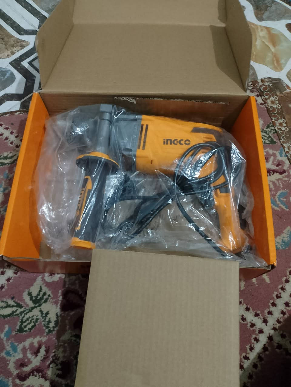 كوسره حجم كبير من شركه انجيكو جديد غير مستخدم مع كامل ملحقاتها درع ويده ومفتاح وفحمات إضافية 3000واط 230م للبيع السعر120 قفل ودريل كهربائي من شركه انجيكو 1100 واط طوبه حجم 16 م جديد بل كارتون للبيع السعر 75 مع التوصيل مجاااااني مكاني كربلاء موبايل ***********
