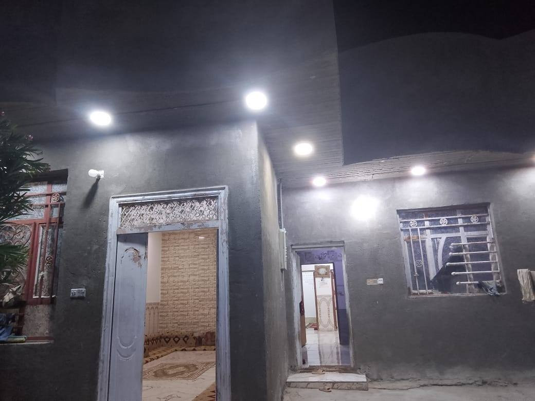 سلام عليكم بيت للبيع بنأء حديث غرفتين وصاله ومطبخ واستقبال مساحته 250 مكان البيت ع طريق شريكات جاي من بيت ابو مجاهد بل بدايه كافت ال خدمات موجوده بنأء طابوك كونكريت *********** ***********
