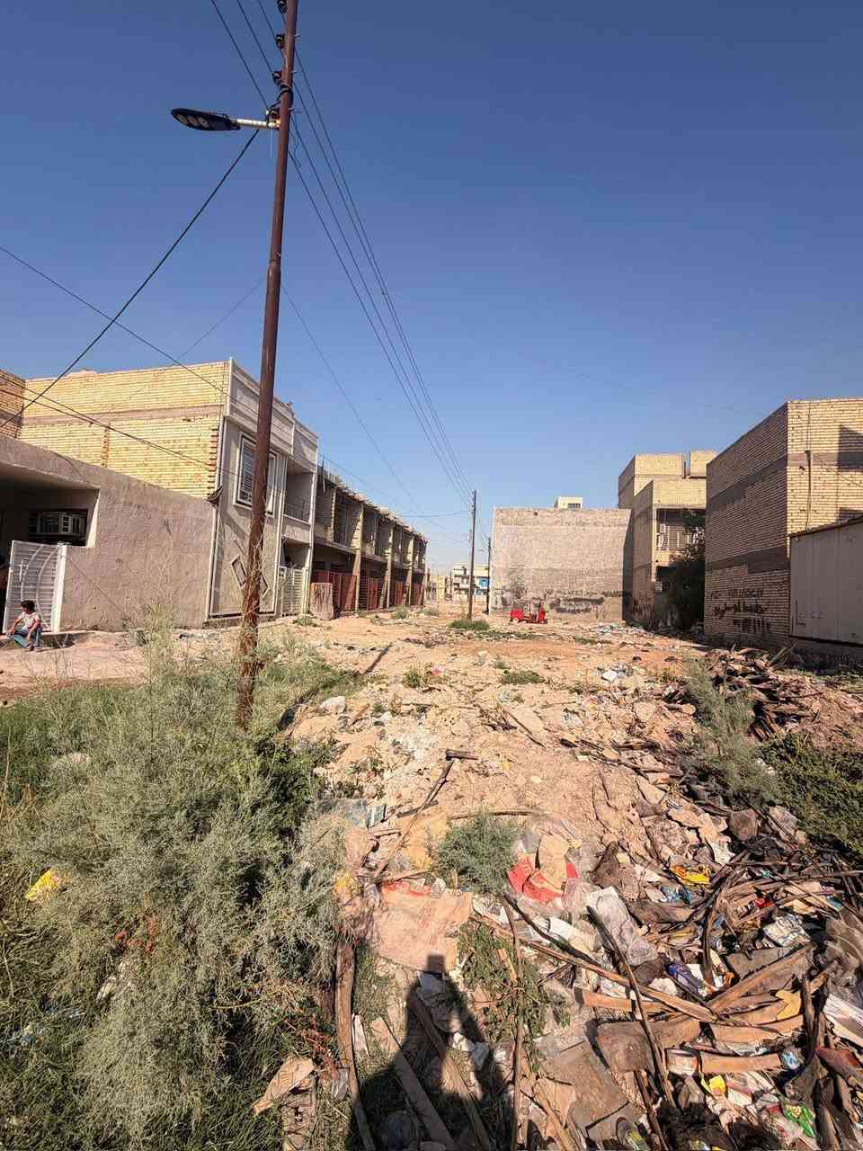 سلام عليكم 
قطعه ارض للبيع في الشعب السريدات القديمه 
نوع العقار زراعي سند 25 تحويل باسم المشتري انذار بكاتب عدل 
خدمات كامله مي وكهرباء ومجاري وانترنت ضوئي 
مساحه الارض 50متر 
واجهه الارض 5متر 
نزال الارض 10متر 
سعر الارض 11مليون وبيه مجال 
للاستفسار 
***********
