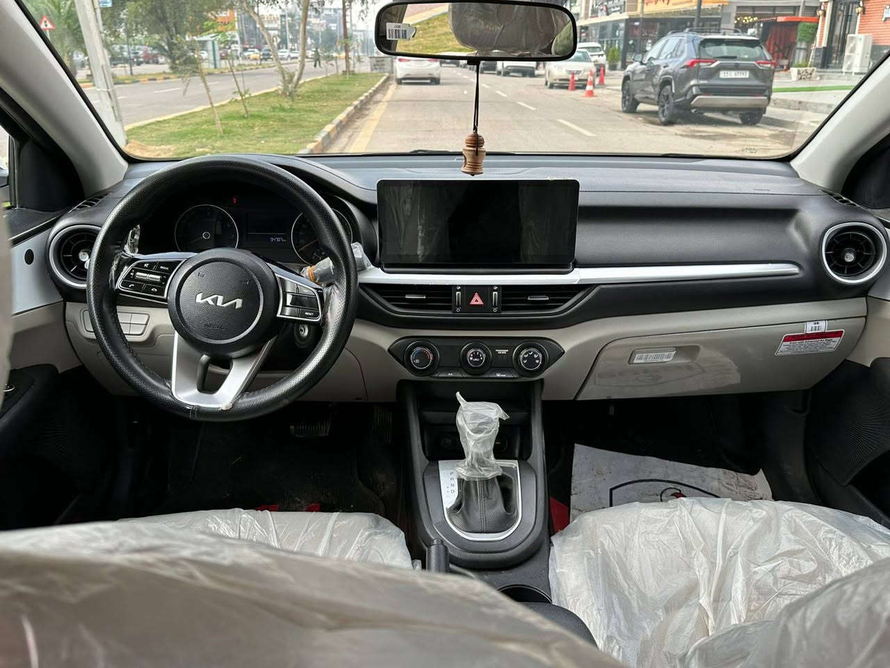 السلام عليكم سيراتو للبيع ٢٠٢٤ رقم بغداد جديد باسمي  محرك ٢٠٠٠ هزه جديده سياره مكفوله من صبغ وتبديل برغي ممفتوح بيها جاهزه معروفه مواصفاتها ١٧٢ بيها مجال بسييييط المكان بغداد الكرخ ***********
