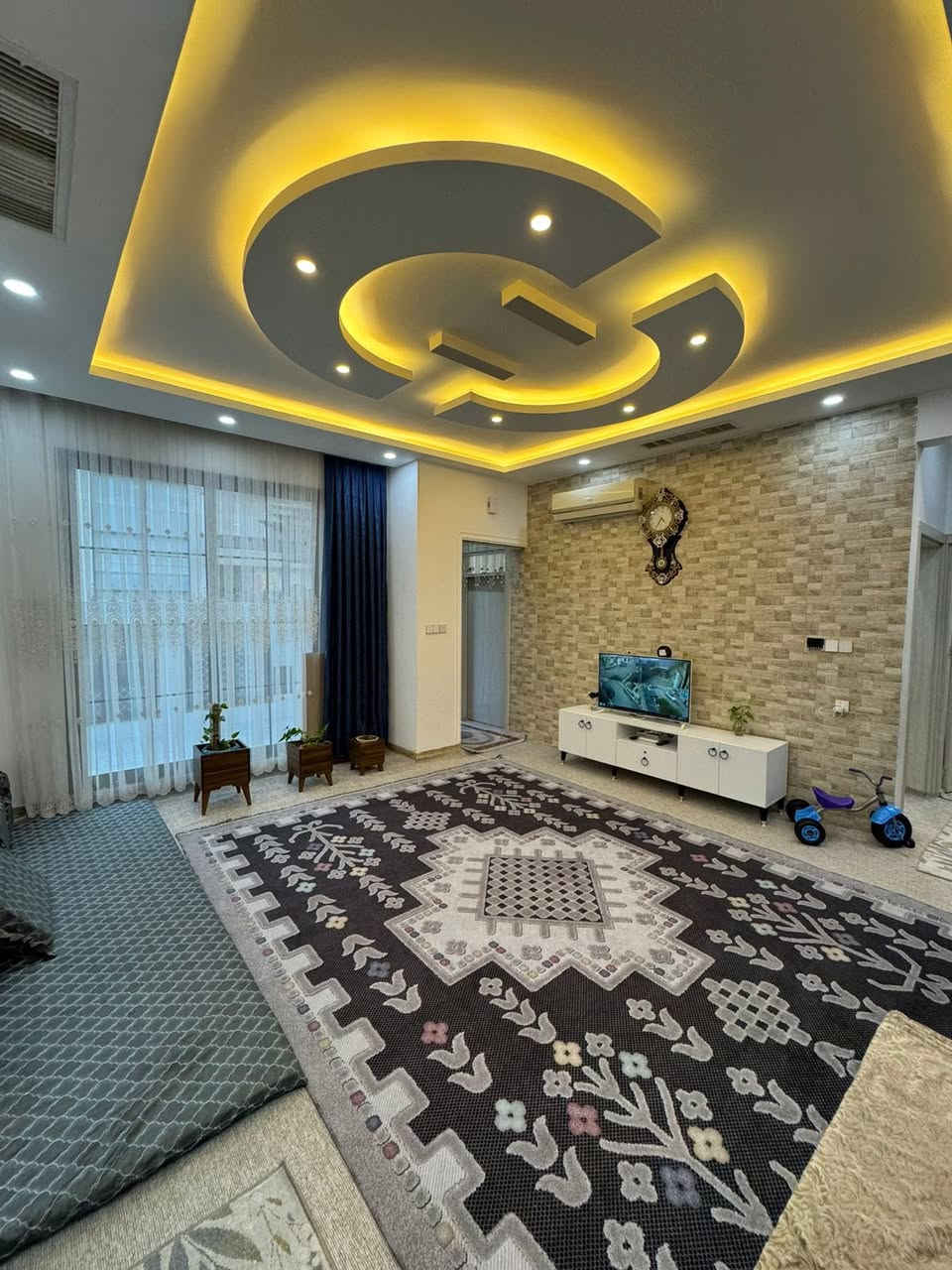 بۆ فرۆشتن 
خانووی ١٢٠م چوارگۆشە-دوو نهۆم
لە هەولێری نوێ -کوڵانی بەرامبەر دەرگای ماوتن ڤیو 
٤ ژووری نوستن 
یەک ژووری میوان 
یەک هۆل 
یەک مەتبەخ
سێ دەستشۆرو توالێت 
بۆ زانیاری زیاتر پەیوەندی بکەن 
محمد /عقارات جامانە
***********
_____________________________________

للبيع
منزل بمساحة 120 م²، أربع واجهات، طابقان
في هولير الجديدة – شارع مقابل بوابة ماونتن فيو
4 غرف نوم
غرفة ضيوف واحدة
صالة واحدة
مطبخ واحد
3 حمامات ودورات مياه

للمزيد من المعلومات يرجى الاتصال:
محمد / عقارات جامانه
***********
_____________________________________

For Sale
120 m² house, four-sided, two floors
Located in New Erbil – street opposite Mountain View Gate
4 bedrooms
1 guest room
1 hall
1 kitchen
3 bathrooms and toilets

For more information, please contact:
Mohammed / Jamana Real Estate
***********
