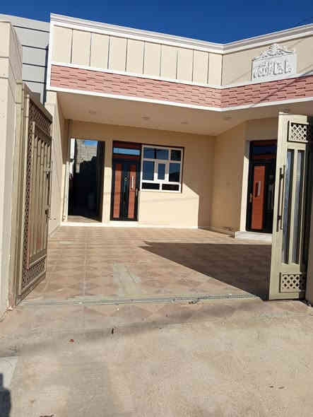 دار 220م ركن للبيع طابو زراعي سند 25 مكاتبه ووكاله بناء حديث تبليط  وكهرباء وماء وخط مولد شارع 10م منطقة سكنية متكاملة استقبال كبيرة وصاله ومطبخ وغرفتين نوم وحمام وصحيات وبيتونه كبيره ممر جانبي وخلفي كراج سيارتين ام العضام طريق السدة أو طريق مقابل مستشفى الرازي فرع جامع ابراهيم الخليل السعر 105 مليون وبي مجال للشراي للاستفسار خاص او ***********
