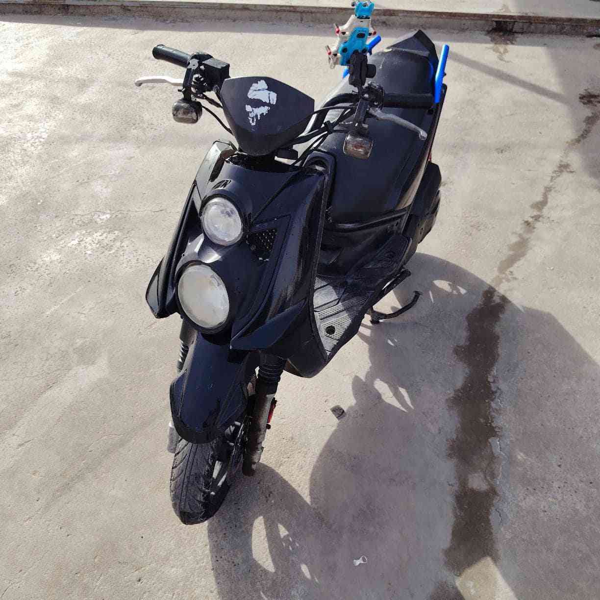 السلام عليكم سكنس جبلي 2014كفاله عامه تاير امامي جديد وبنزات جدد ماشيه41الف حقيقي سبايدر رياضي دراجه فول قوه طياران شلعه ومعدل مكينه مكفوله كهربائيات شغاله مال رمبه مصار 5اشهر من نازله للبيع سعر 900وبيهه مجال حك الجيه ومراوس بسكنس فحل مزود او جيتي ار بدون نطايح مكان الدوره ابو دشير رقم***********
