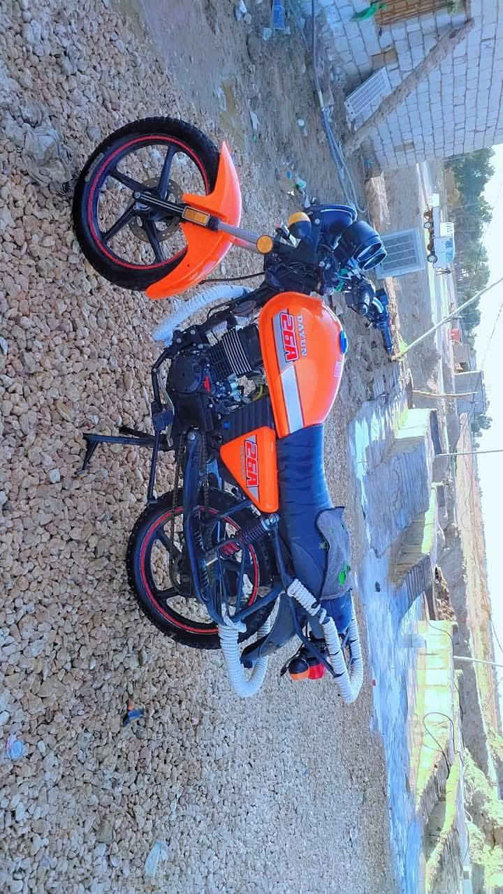 سلام عليكم دراجة دايوان للبيع موديل 23اواق اصوالي اصوالي  وصل معرض. منفيس شرط ترقيم  مكفولة كفالة. عامة  كهربائيات كاملة كلهة شقالة.  محرك. 200 كتابة حمرة.  سويج سجينة يعني مواصفات كاملة السعر مليون. 1400وبيه مجل تواصل ع رقم ***********
