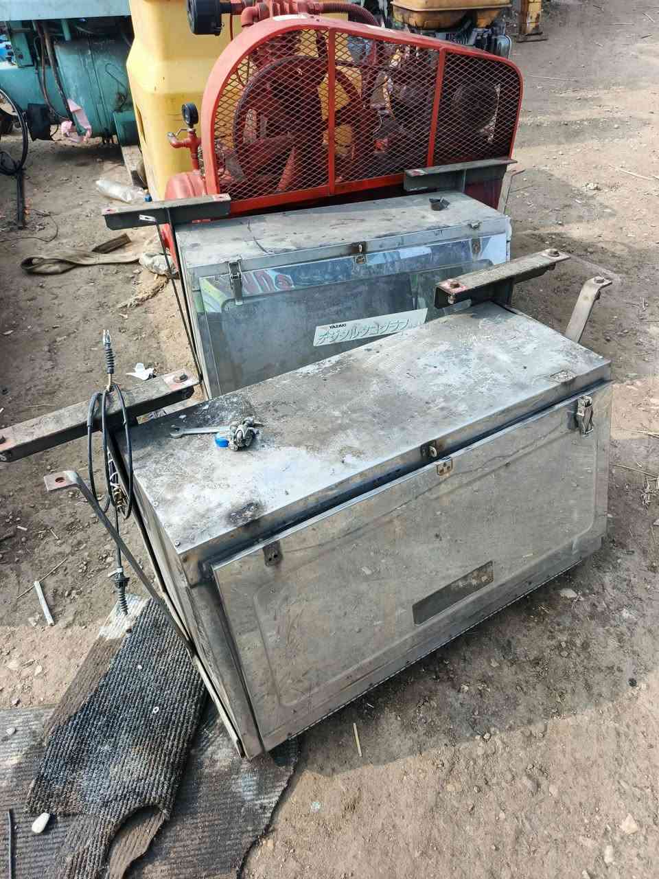 سلام عليكم للبيع دخول حاويه كرينات وغراض حتياطيه ستفسار رقم ***********
