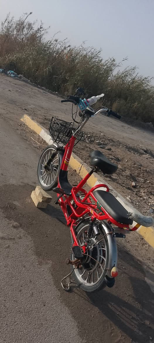 سلام عليكم عندي دراجه شحن للبيع او مراوس بدرجة بانزين سعر 200وبيه مجال لطيبين عوزه بس بطاريتين و بيه 2جددد مكان سوق الشيوخ العكيكه 📞***********
