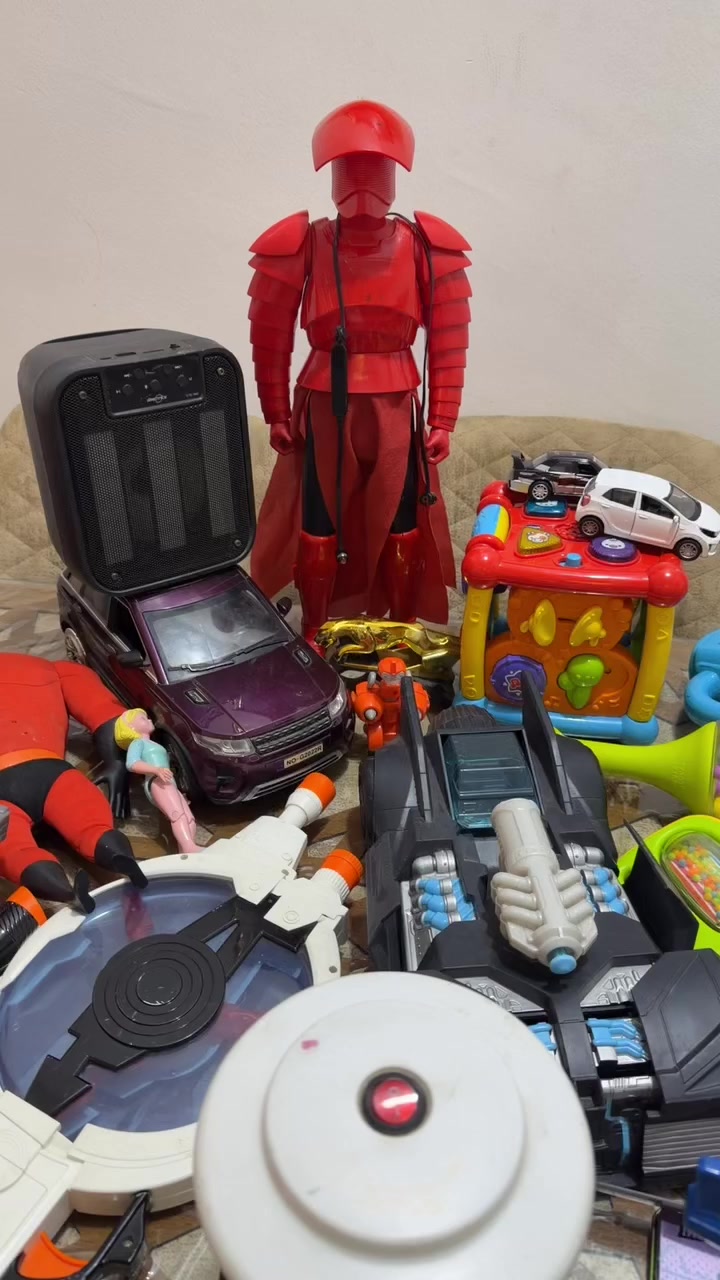 تحية طيبة المقطع جزئين صار والسعر 55 الف مع التوصيل للعلم بعد اكو اغراض تنضاف مع الشلعة مجانآ
وتفيد الي على باب الله لان قطع كبيرة ونضيفة واصلية افضل من الكراتين كلها قطع غير واضحة ..
