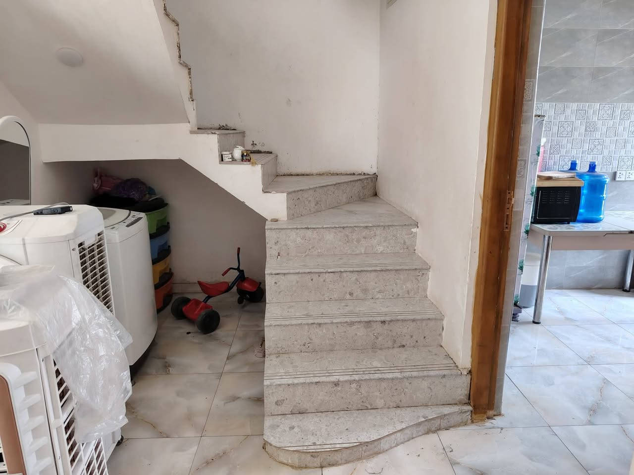 يالله توكلنا على الله بسعر معقول دار للبيع حواس حي ام البنين يحتوي على غرفتين نوم 5 × 4 استقبال 6 × 4 صاله 7 × 5 تروك اثنين تواليت حمام خارجي تواليت غربي وحمام داخلي فول سيراميك بوب خشب صاج درجه اولى بوب حديد وشبابيك درجه اولى مطبخ 3 *4 بيتونه 7*4 اساس صب كونكريت كهربائيات درجه اولى مع سبلت جداري كاونتر درجه اولى خزان وماطور وسخان و مغاسل عدد 2
البيت موقع حلو
الاستفسار الاتصال
***********
***********
