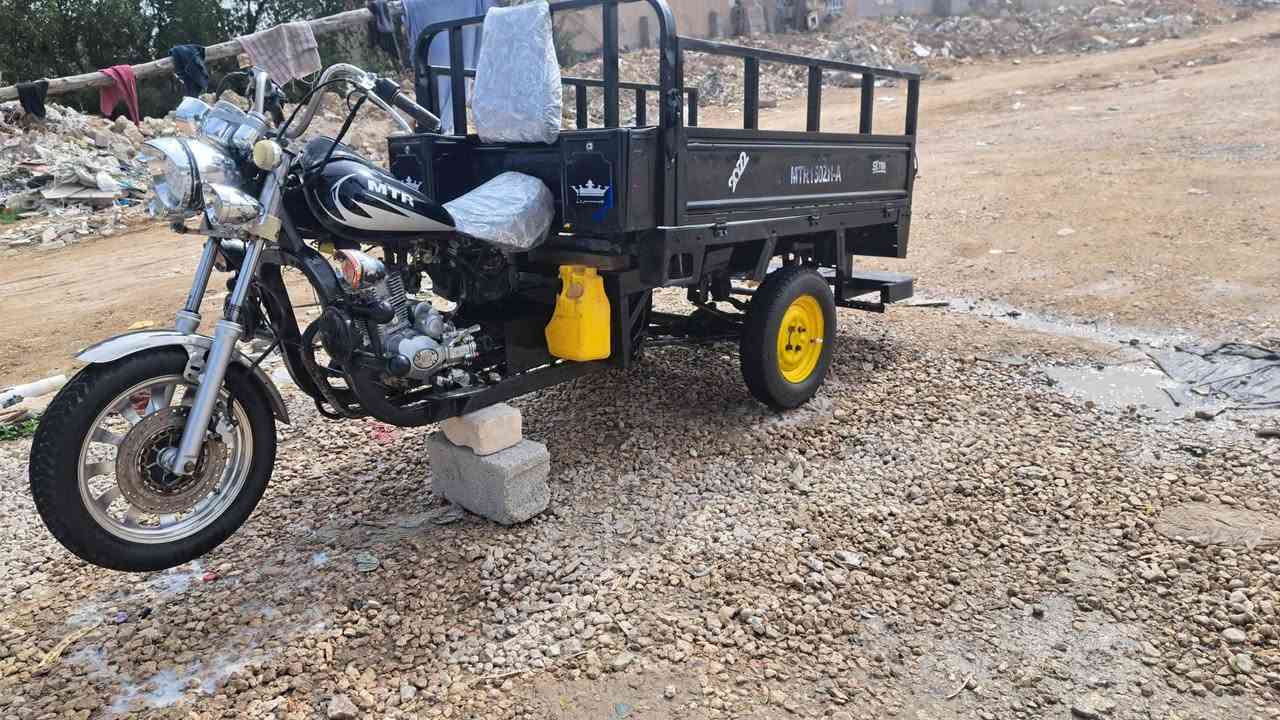 سلام عليكم ستوته للبيع اوراق بسمي للبيع او مراوس شعدك نزل موديل 2016 حلوه ونضيفه مكينه 23 ناعمه تايرات جدد وجه كهربائية كله شغال ترايك وين ماجان السعر 1200 وبيهه مجال المكان نجف مشخاب للستفسار *********** اذا مراوس بعد احسن
