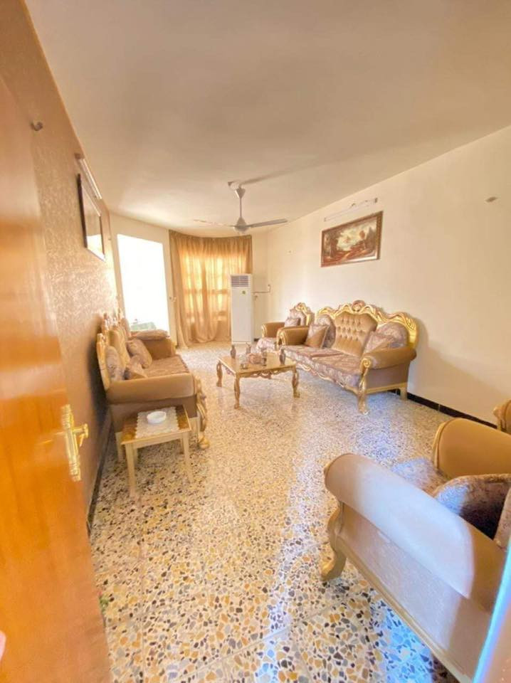 بيت في الغزالية شارع المشجر
قرب محطة وقود العراقية المشيدة 
مساحة 170 م الواجهة 8٫5 طابو ملك صرف
بناء 2011 ، طابقين 
الطابق الاول يحتوي على صالة ومطبخ  وهول وغرفة نوم وحمامين 
الطابق الثاني يحتوي على 3 غرف نوم وهول 
السعر 425 مليون وبي مجال
للاستفسار الاتصال على الرقم ***********
# مكلفة بالنشر
