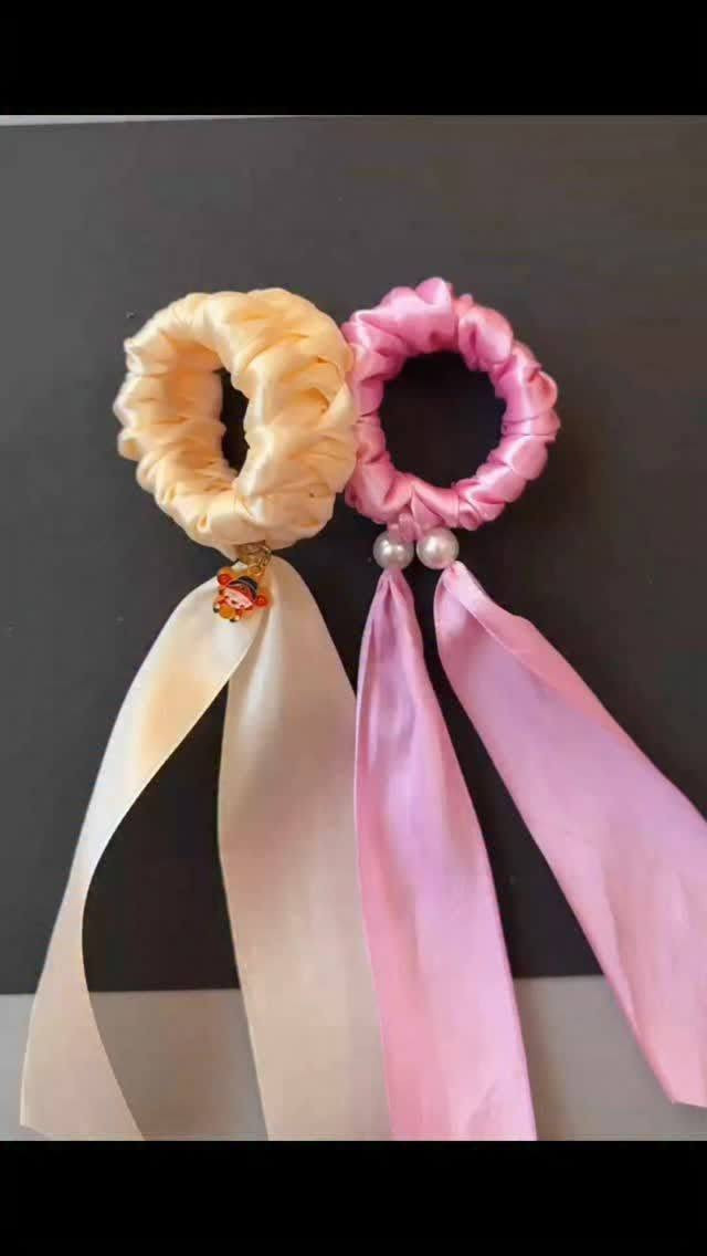 *Princess Bun Bow 🎀*  
*فيونكة الكحكة للأميرات*

خلي بنوتك أميرة في ثواني 👑  
فيونكة ستان طويلة مع فصوص كريستال هاند ميد

✨ Perfect for weddings & parties | للمناسبات والأفراح  
✨ Soft satin + scrunchie combo | ستان ناعم مع توكة كشكشة  
✨ Elegant back bun look | شكل الكحكة الخلفية شيك جداً

*Handmade with love 💕*  
*Maryam Bows**  
*DM for orders & price 📩 | ابعتي رسالة للتفاصيل*

#MaryamBows #HairBows #توك_بنات #هاند_ميد #WeddingBows #PrincessHair


**إذا كنت صاحب هذا الإعلان وتريد حذفه لأي سبب، رجاءا أرسل رسالة إلى الدعم الفني**