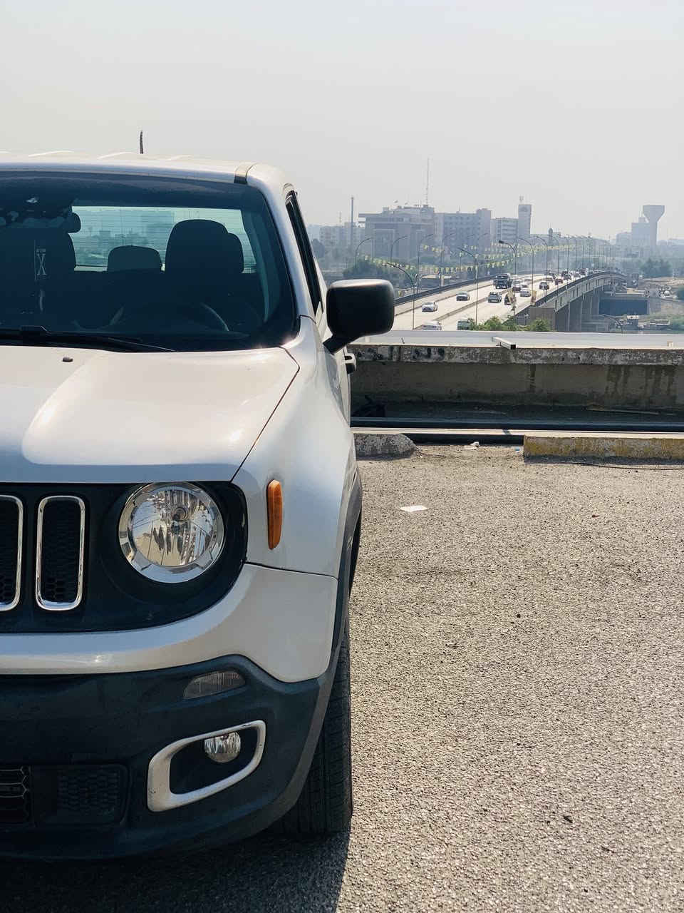 السلام عليكم سيارة جيب رينكيد  سبورت موديل 2018 وارد أمريكي بيها ثلاث قطع صبغ بنيد وجاملق الأمامي الأيسر و جاملق الخلفي الأيسر ماشية 68 كيلو مواصفات بصمه و شاشة كبيرة تدعم الكار بلي و كشن مخمل و سايد بريك بصمه و تحكمات ستيرن المكان بغداد حي الجودين سعر 113وبيها مجال رقم ***********
