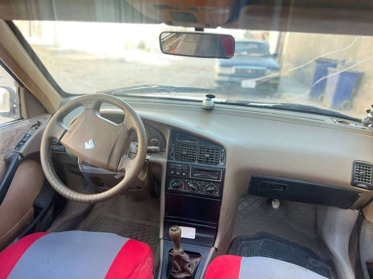 سلام عليكم بيجو405 لميس  2010  السياره جاهزه مكينه.كير.تبريد.مصفره.هيه وغرامات السنوبه،ماصاقطه،بعد 3اشهر تصقط،كهربيات كله شغاله، مكاني ديوانيه  السعر28 وبيه مجال حك الجيه ***********
