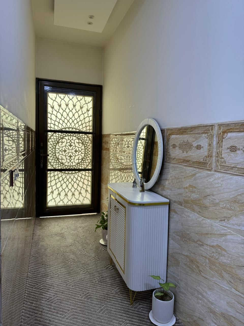 دار للبيع قرب جامع التقى الفلاح الثانيه الملعب الدولي معزول الطابق الفوك عن الجوا مساحتو ١٠٠ متر السعر ب١٢٥ وبناء حديث جمعيه ***********
