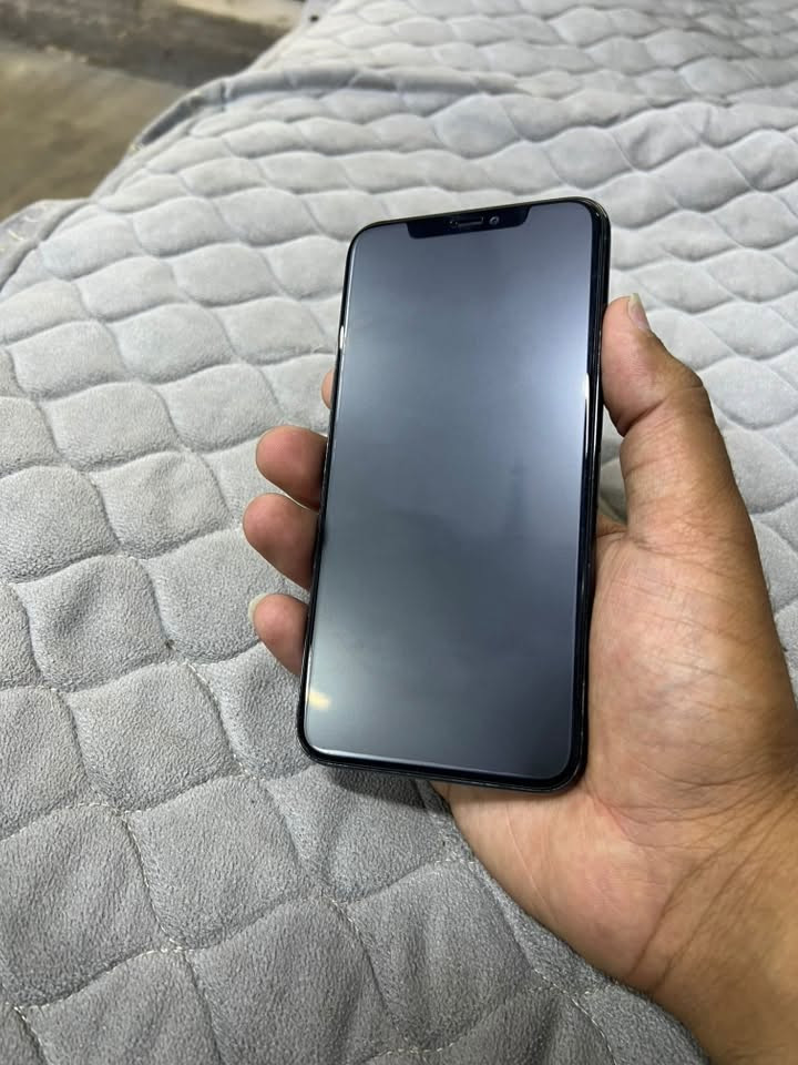 ايفون ١١ برو ماكس ذاكره ٢٥٦ جهاز نضيف لون زيتوني مستبدل بطاريه وشاشه اولد اصليه سعر جهاز 250 وبي مجال بسيط مكاني بغداد *********** واتس
