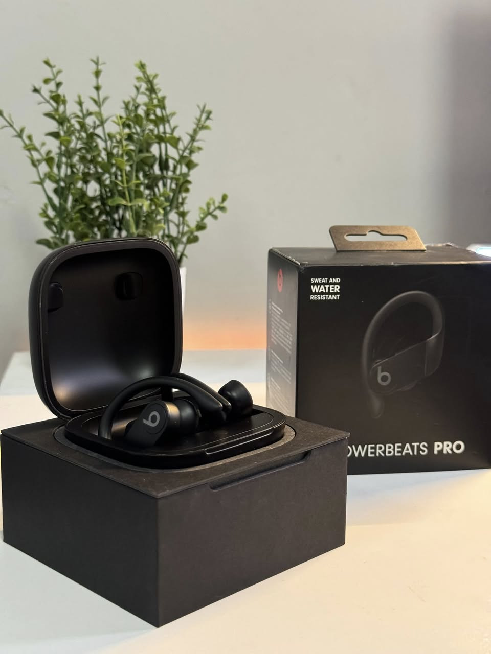 السلام عليكم سماعة باور بيتس برو اصلية مستعمل قليييل جداً 
اخت الجديدة نظيفة متوفر قطعتين
السعر 100 الف متوفر توصيل لكل محافظات العراق
***********
