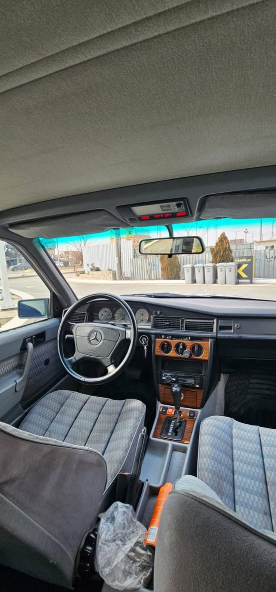 Mercedes E190
مارسیدسی E190بۆ فرۆشتن  
تەبرید و گەرمی مەزبوتە 
رەقەم هەولێرە سەنەوی تا ٢٠٣٠ تەزەیە 
جامکارەبایە ماڵێکی پاک و جوانە 
مەکینەی عەنکەبوتی شەریکەیە ٤بستۆنە 
گێڕ ئۆتۆ ماتیکە 
هەر چوار تایەی تازەیە   
دەعم و لێدراوی قورسی نیە ناوی نەگرتوە 
سەیارەکە بێتەقەو لەقەیە  
تەلەفۆنکەن 
ژمارەی ***********   Watsapp
دەسخۆش بۆ ئەدمینی ئەزیز ❤️❤️
نرخی 68
