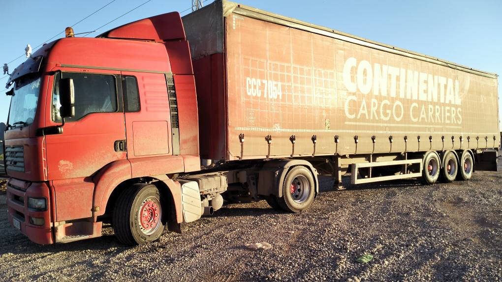 مان تێگا 2003 ڕەقەم تازە
عەرەبانە شمیتز سسەفحەومحاجر
تاقم تایە تازە
گێڕ و مەکینە تازە
تاقم کارەبای  و هەوا تازە
تاقم چوپ
چادر کامل تازە
سەیارەکە بەدەست خۆمەوەبووە
***********

ماڵی دۆستە دار بنديهكان, السليمانية
