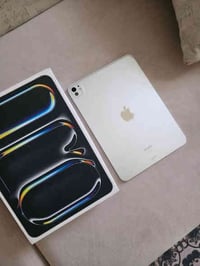 للبيع ايباد 11 برو M4  ..2025  ذاكره 256  استخدام لغرض الدراسه لمدة 4 ...