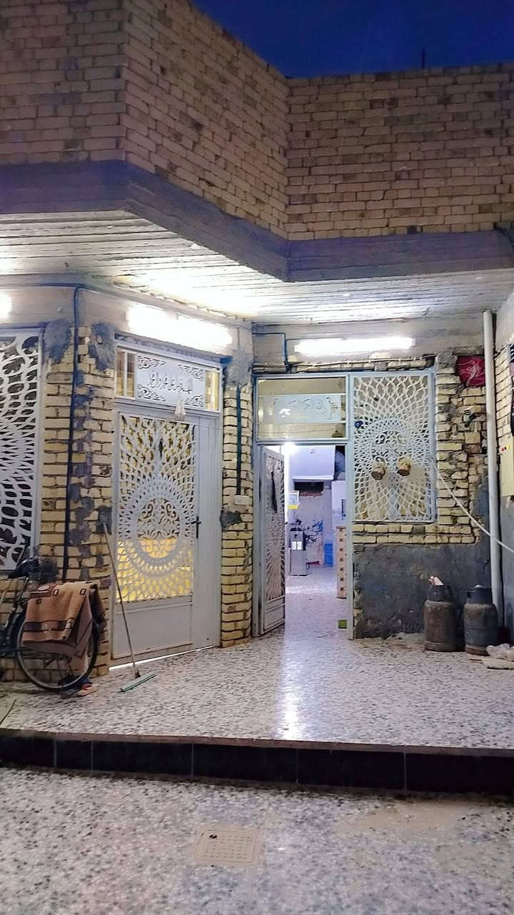السلام عليكم بيت للبيع في حي المتنبي مساحه 130متر هاذا رقمي للستفسار اكثر *********** ***********
