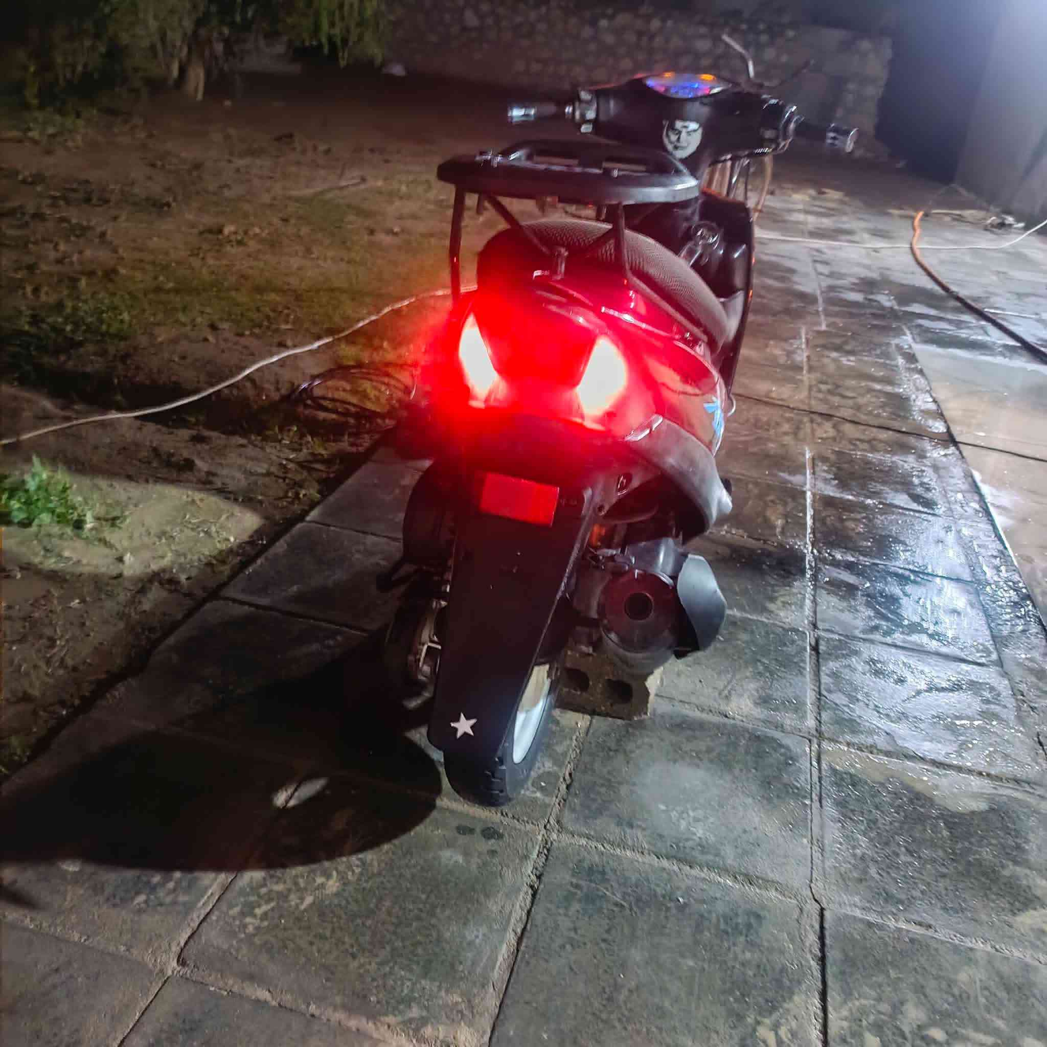 السلام عليكم للبيع دراجه نضيفه موديل 2006 مكان الدراجه بابل الطليعه محرك كفاله بوشه 49 على بلاد صالنصه Fm✈️ سعر مناسب الشراي يتصل متواجد ‏‪***********‬‏الرقم 👻✈️
