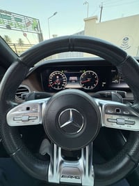 S560 • مايباخ • احمر عنابي