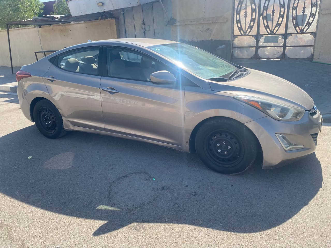 السلام عليكم 
النترا ١٦ وارد امريكي حادث باب فقط والبنيد مرشوش اثر جراد باقي كفاله مكينة وكير وحدادة مكفولات تبريد كميريسر ضعيف 
حره تحويل مباشر ذي قار راعيها يمي بالمنطقة سنويه ٢٩ سعرها ٩٣ وبيها مجال قليل 
*********** الزبير, البصرة

