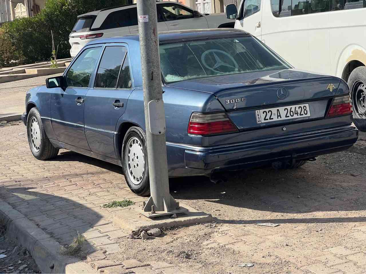 السلام عليكم للبيع و المراوسه 
موديل 1990 رقم اربيل رقم او سنويه جديد او بسمنه 
كير او محرك بطه كير او محرك جديد مال كصه 
صدر امامي خلفي جديد دفتر مال بانزين هم بيه
تبريد ثلج وي سويج كهربائيات كوله شغل 
ضرر بيه فقط قبغ جاملغ تبديل السعر 57 او بي مجال كولش قليل *********** كركوك, العراق
