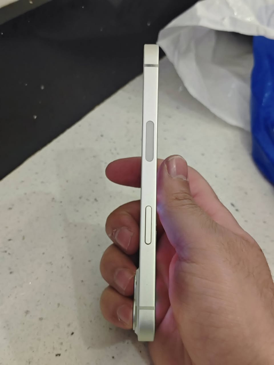 ايفون 13 عادي الذاكرة 128 البطاريه  91 النظافه مثل ماموضح. كدامك  السعر 430 الف  التواصل ***********
