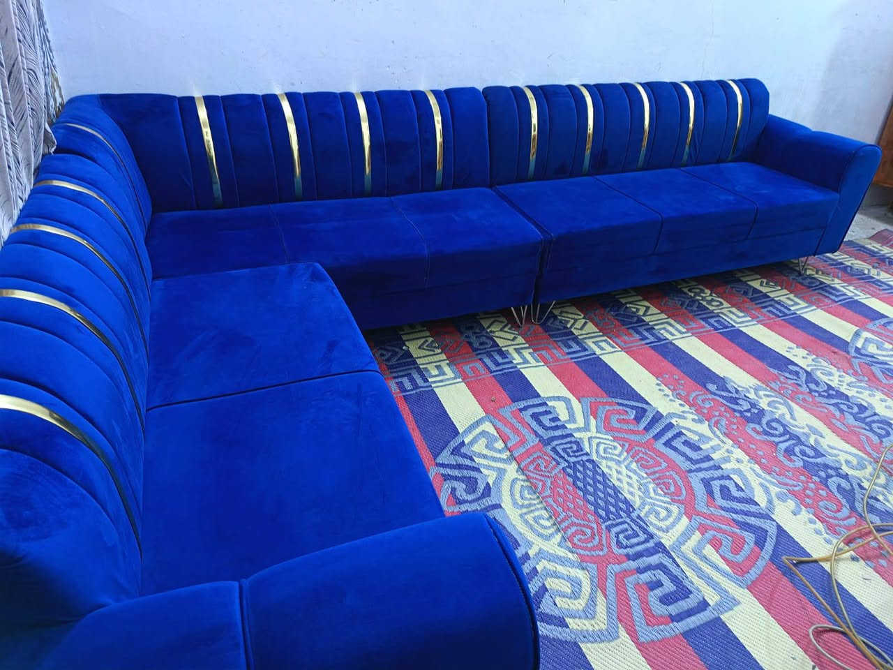 ديوان شغل توصا ستعمال قليل اخو الجديد ب 240
*********** بغداد, العراق
