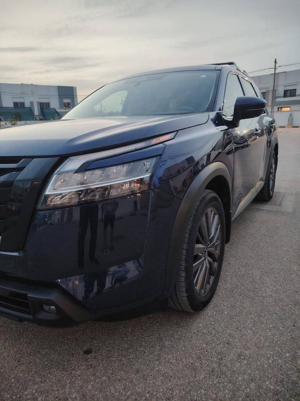 🚗 NISSAN PATHFINDER SL PLUS VIP 4WD - 2023

🔹 المواصفات الأساسية:

- المحرك: 6 سلندر 3.5L
- القوة: 284 حصان
- العزم: 351 نيوتن متر
- الجير: أوتوماتيك 9 سرعات نوع ZF
- المسافة المقطوعة : 17 ألف مايل
- عدد المقاعد: 7 ركاب

📌 الحالة:

- ضربة خفيفة (قبق الجنطة + مقدمة البنيد )
- تم تبديل القطع وكالة 
- السيارة نظيفة جداً (قطرة صبغ ما بيها)

🔥 المواصفات (SL Plus VIP فل كامل):

🎵 الأنظمة الترفيهية:

- نظام صوت BOSE (13 سماعة)
- شاشة لمس 9 إنج
- Apple CarPlay + Android Auto
- شاحن لاسلكي
- منافذ USB + AUX

🛋️ الراحة والداخلية:

- مقاعد جلد VIP
- تحكم كهربائي للمقاعد
- مقاعد تدفئة
- ستيرن تدفئة
- تبريد/تكييف ثلاثي (3 Zone)
- بصمة تشغيل + بصمة 4 أبواب
- تشغيل عن بعد

🛡️ أنظمة الأمان:

- رادار أمامي (تحذير + الحفاظ على المسار)
- رادارات جانبية (نقاط عمياء)
- رادار خلفي
- حساسات أمامية + خلفية
- كاميرات 360°
- مانع انزلاق + ABS
- نظام الثبات الإلكتروني

⚙️ أنظمة القيادة:

- Drive Modes (Eco / Normal / Sport / Snow / Off-road)
- كروز كنترول
- Auto Hold
- هاند بريك إلكتروني
- Auto Start / Stop

📦 الإضافات:

- فتحة سقف بانوراما
- باب خلفي كهربائي
- مرايا كهرباء + طي أوتوماتيك
- إنارة LED أمامية وخلفية

✨ سيارة استخدام خفيف، جاهزة وما تحتاج شي

السعر 250$

📞 للتواصل: ***********
مكان السيارة : بابل / الحله

