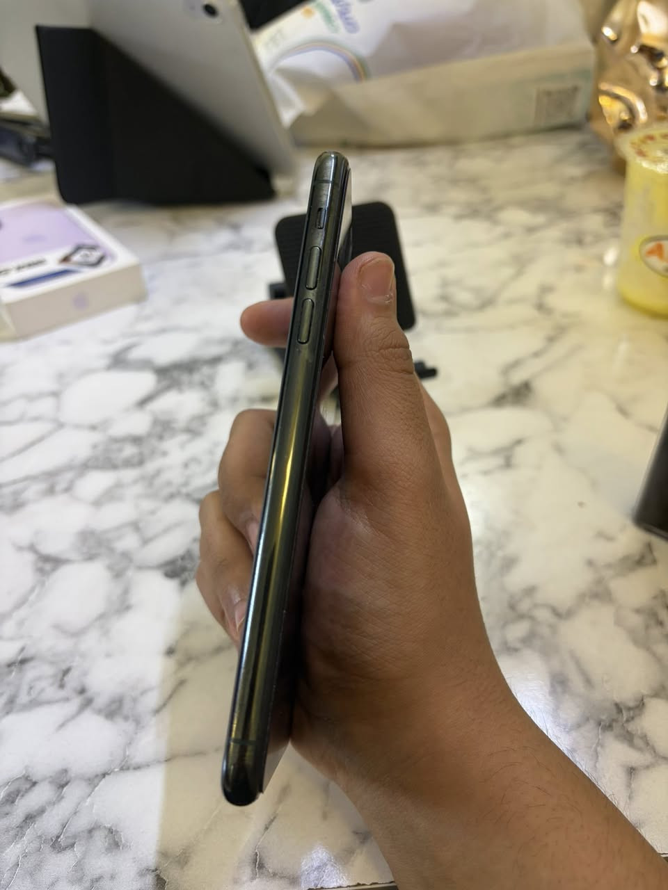 ايفون 11 برو ماكس و ايفون 7 للبيع
ايفون ال 11 برو ماكس: مكفول كفاله عامه بطاريه 77 اصل الجهاز مطاب اي صيانه ابداً مكفول من الفتح 
السعر 325 الف وبي مجال بسيط للشراي 
ايفون 7: مطاب اي صيانه بس بعض الخدوش ونكراش بسيط بل ضهر  + كامره خلفيه بيها هزه اما الكامره الاماميه تشتغل بوضع البلاد + بصمه ما تشتغل السعر 30 الف 
مكاني بغداد العامريه 
للتواصل واتساب : ***********
