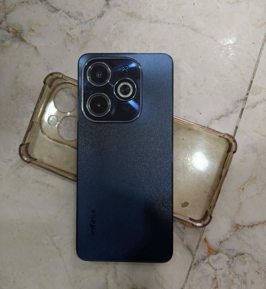 سلام عليكم امفنكس الذاكره 256 نضافه 100/100 سعر 150قفل لسفسار ***********
